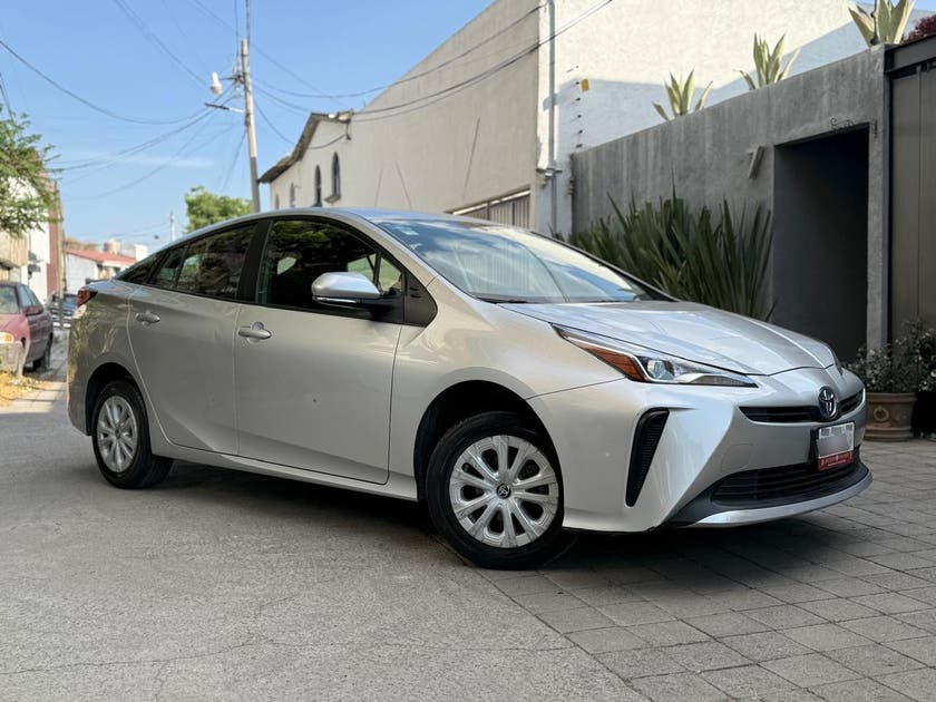 TOYOTA PRIUS 2019