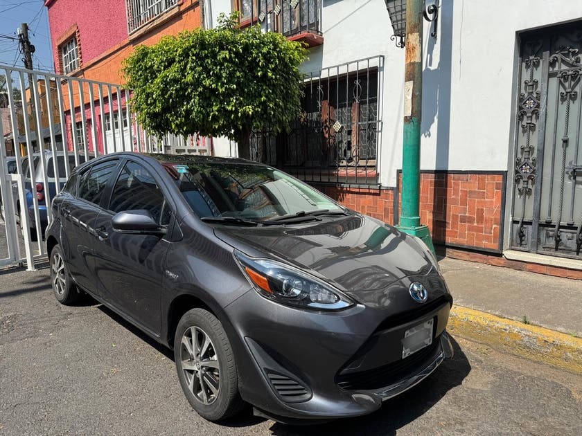 TOYOTA PRIUS 2020