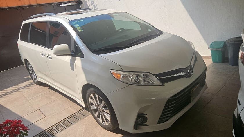 TOYOTA SIENNA 2020